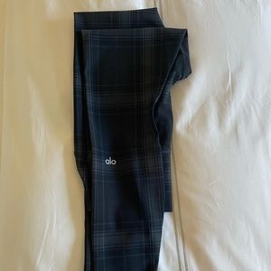 Alo Yoga High-Waist Airlift Legging in Plaid